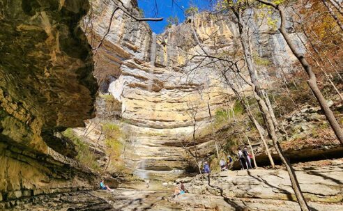 Hike to Hemmed-In Hollow from the Compton Trailhead